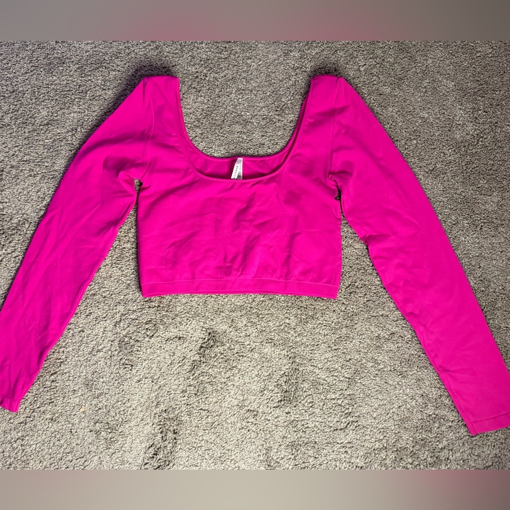 Aritzia Babaton Fuchsia Long Sleeve Crop Top